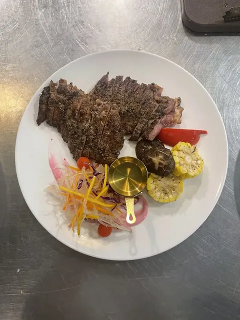 Thăn bò Úc nướng tảng tại Gánh Ngon